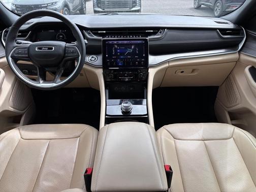 Diamond Black Crystal Pearlcoat 2023 Jeep Grand Cherokee Limited