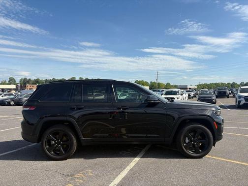 Diamond Black Crystal Pearlcoat 2023 Jeep Grand Cherokee Limited