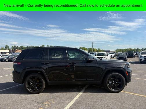 Diamond Black Crystal Pearlcoat 2023 Jeep Grand Cherokee Limited