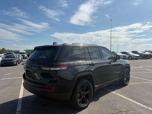Diamond Black Crystal Pearlcoat 2023 Jeep Grand Cherokee Limited