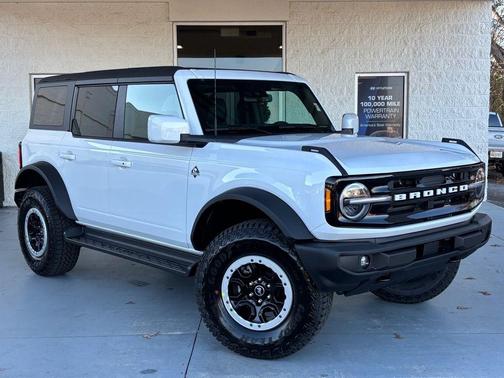 OXFORD WHITE 2025 Ford Bronco Outer Banks SUV