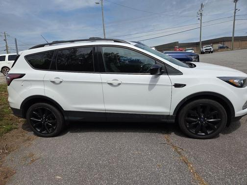 Oxford White 2018 Ford Escape SE