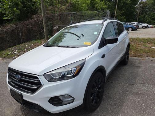 Oxford White 2018 Ford Escape SE