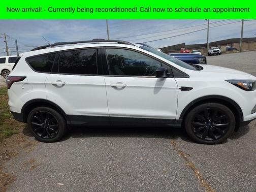 Oxford White 2018 Ford Escape SE