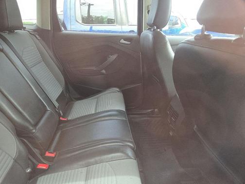 Oxford White 2018 Ford Escape SE