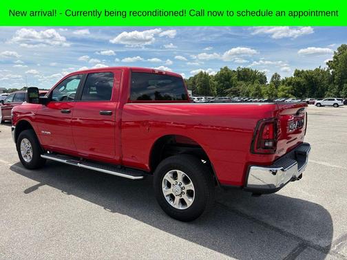 Flame Red Clearcoat 2026 RAM 2500 Big Horn Crew Cab 4x4 6'4' Box