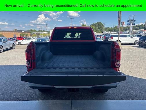 Flame Red Clearcoat 2026 RAM 2500 Big Horn Crew Cab 4x4 6'4' Box