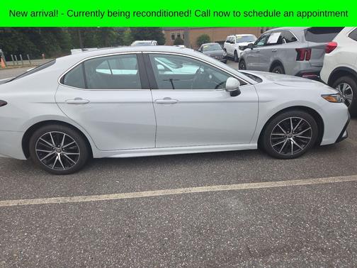 Ice 2023 Toyota Camry SE