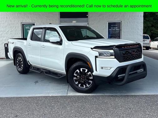 Glacier White 2024 Nissan Frontier PRO-X