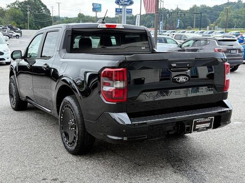 Shadow Black 2025 Ford Maverick Lobo