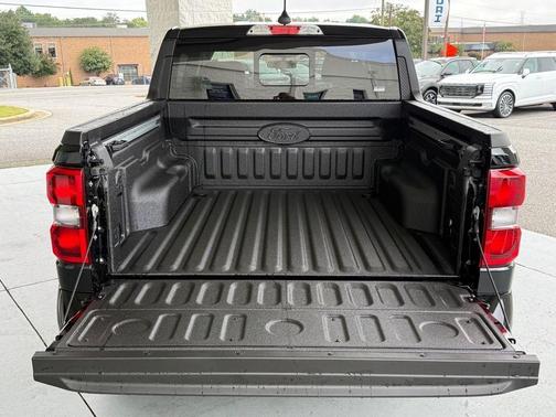 Shadow Black 2025 Ford Maverick Lobo