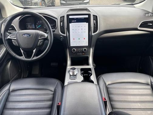Black Metallic 2024 Ford Edge SEL