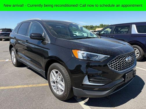 Black Metallic 2024 Ford Edge SEL