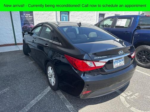 Phantom Black Metallic 2014 Hyundai SONATA GLS