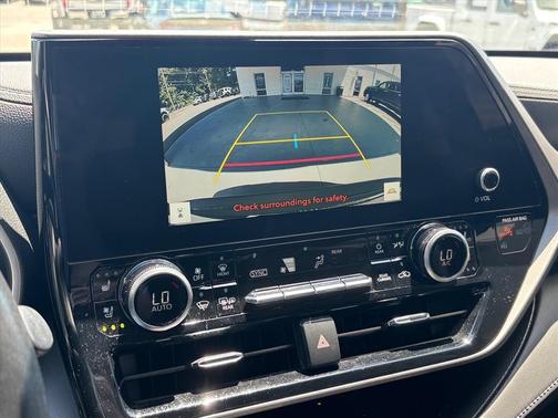 Moon Dust 2023 Toyota Highlander Limited