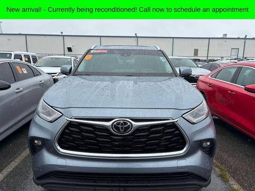 Moon Dust 2023 Toyota Highlander Limited