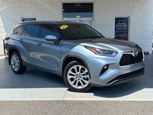 Moon Dust 2023 Toyota Highlander Limited