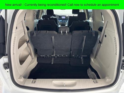 Bright White Clearcoat 2023 Chrysler Voyager LX