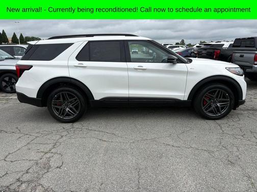 White Metallic 2025 Ford Explorer ST-Line