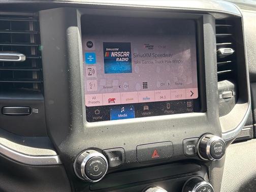 Bright White Clearcoat 2024 RAM 2500 Big Horn Crew Cab 4x4 6'4' Box