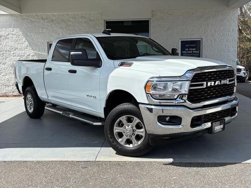 Bright White Clearcoat 2024 RAM 2500 Big Horn Crew Cab 4x4 6'4' Box