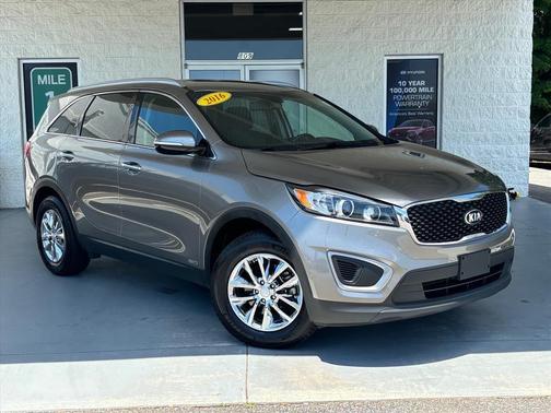 Titanium Silver 2016 Kia Sorento LX