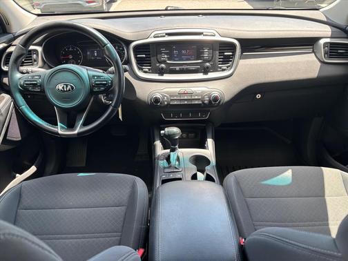 Titanium Silver 2016 Kia Sorento LX