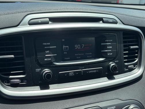 Titanium Silver 2016 Kia Sorento LX