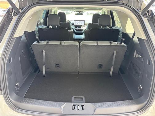 White Metallic 2026 Ford Explorer Active