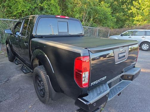 Magnetic Black Pearl 2021 Nissan Frontier SV