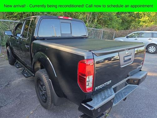 Magnetic Black Pearl 2021 Nissan Frontier SV