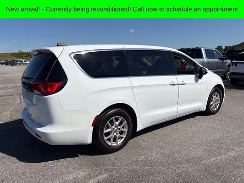 Bright White Clearcoat 2023 Chrysler Voyager LX