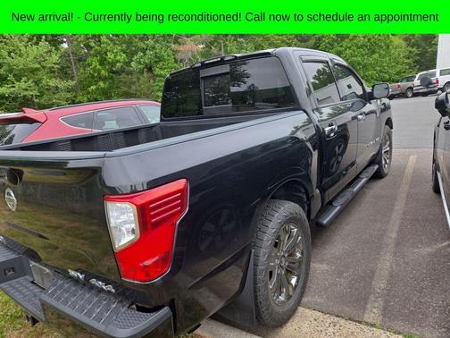 Magnetic Black Metallic 2019 Nissan Titan SV