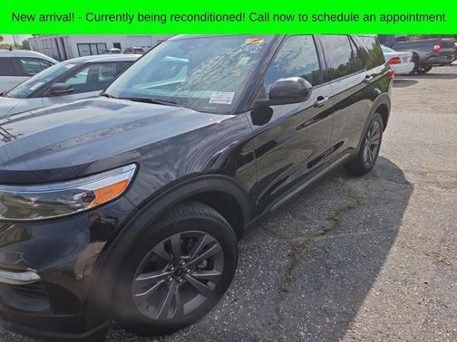 Black Metallic 2024 Ford Explorer XLT