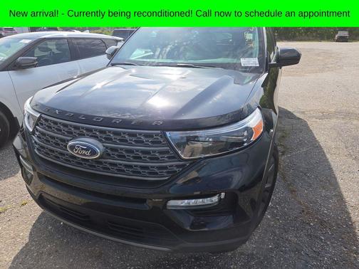 Black Metallic 2024 Ford Explorer XLT