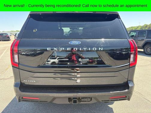 Gray Metallic 2025 Ford Expedition Active