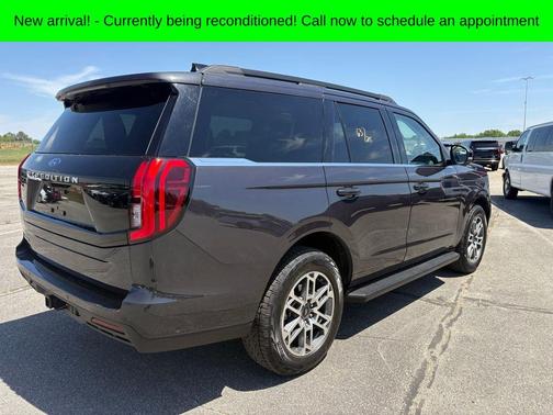 Gray Metallic 2025 Ford Expedition Active