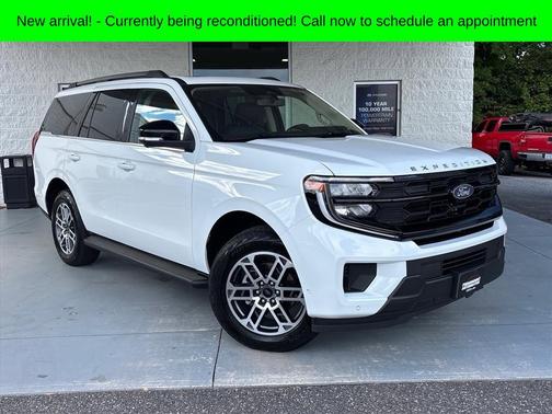 Oxford White 2025 Ford Expedition Active