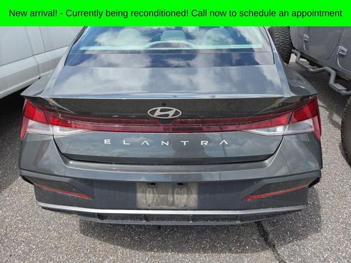 Gray 2024 Hyundai ELANTRA SE