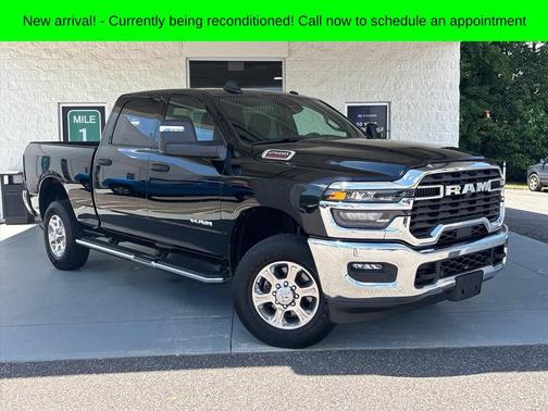 Diamond Black 2026 RAM 2500 Big Horn Crew Cab 4x4 6'4' Box