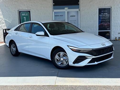 White Pearl 2026 Hyundai ELANTRA SE