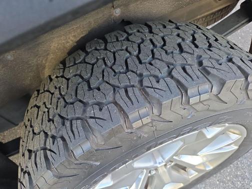 Onyx Black 2021 GMC Sierra 1500 SLT