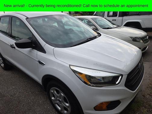 Oxford White 2017 Ford Escape S