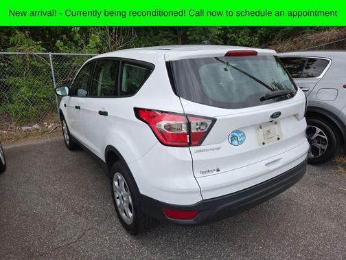 Oxford White 2017 Ford Escape S