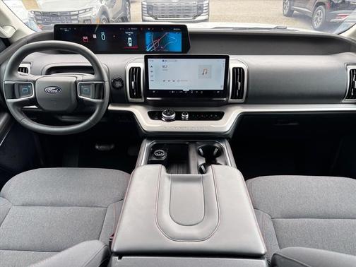 Oxford White 2025 Ford Expedition Active