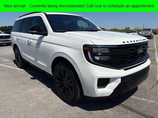 White Metallic 2025 Ford Expedition Platinum