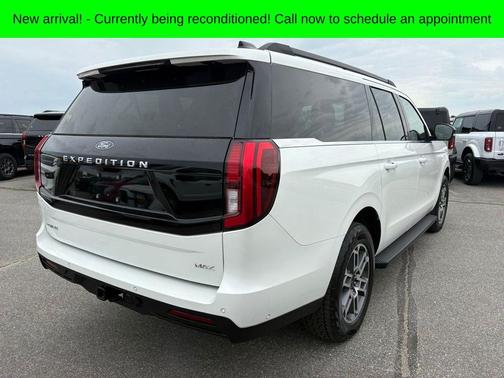 White Metallic 2025 Ford Expedition Max Active 4x4