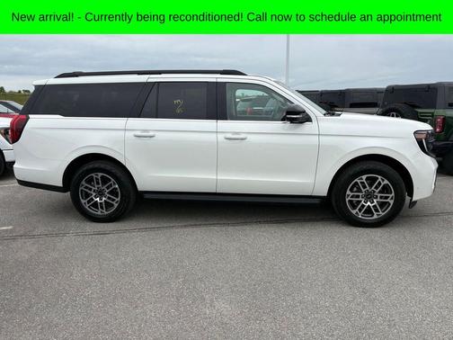 White Metallic 2025 Ford Expedition Max Active 4x4