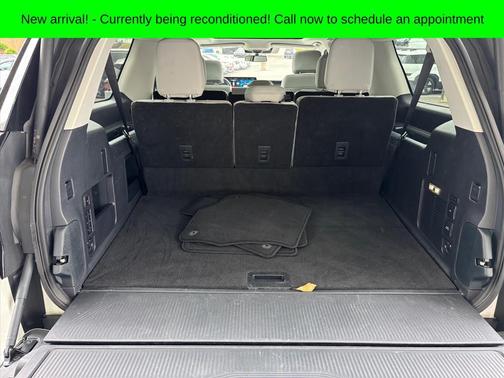 White Metallic 2025 Ford Expedition Max Active 4x4