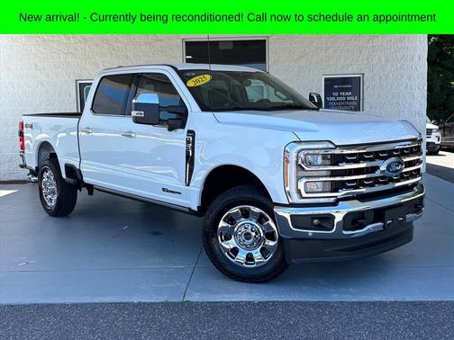 Oxford White 2025 Ford F-250 Lariat